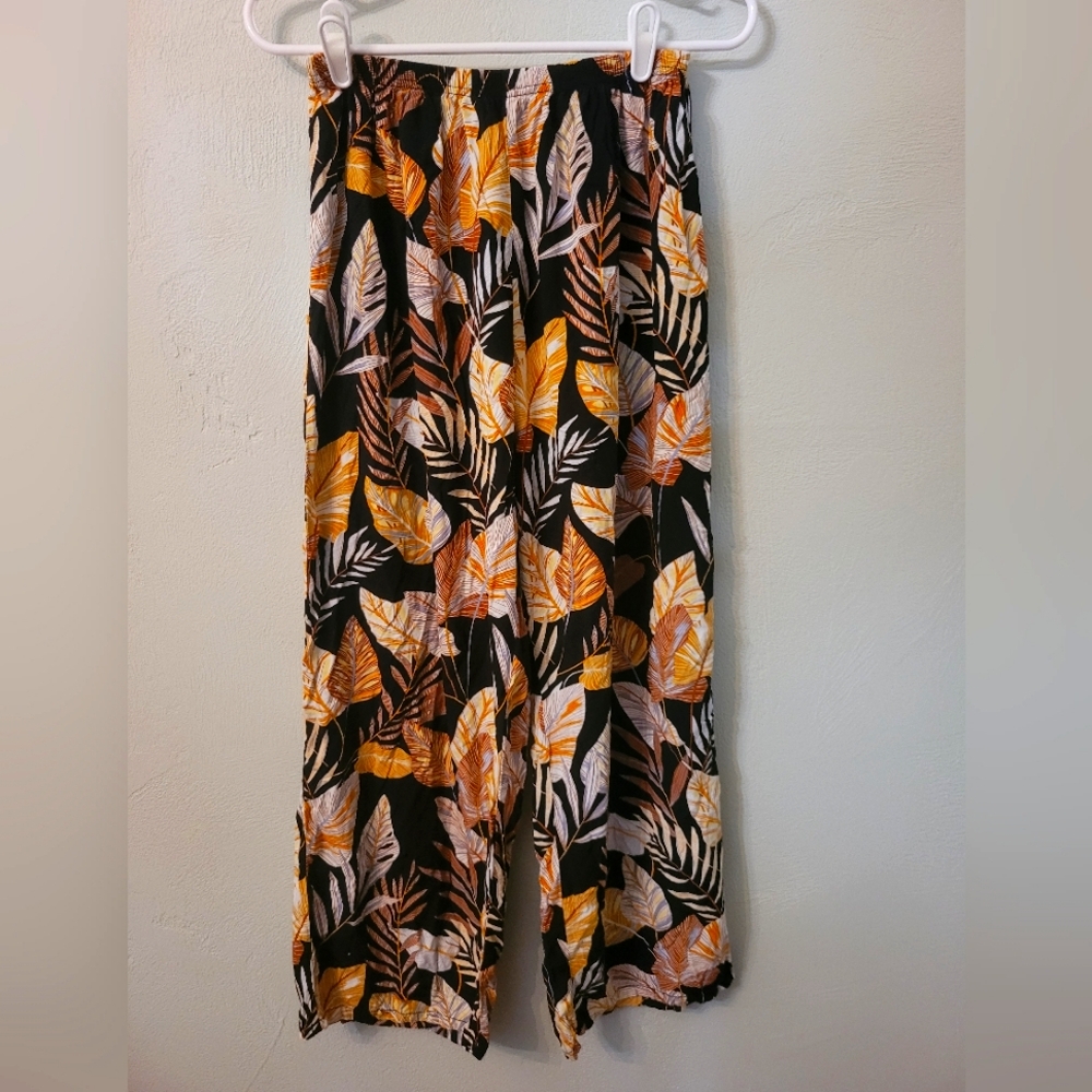 Unique Plus Size Elastic Waist Floral Wide Legs Flowy Pants!!